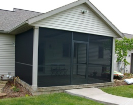 Screened in Back Porch - Spartan Screen